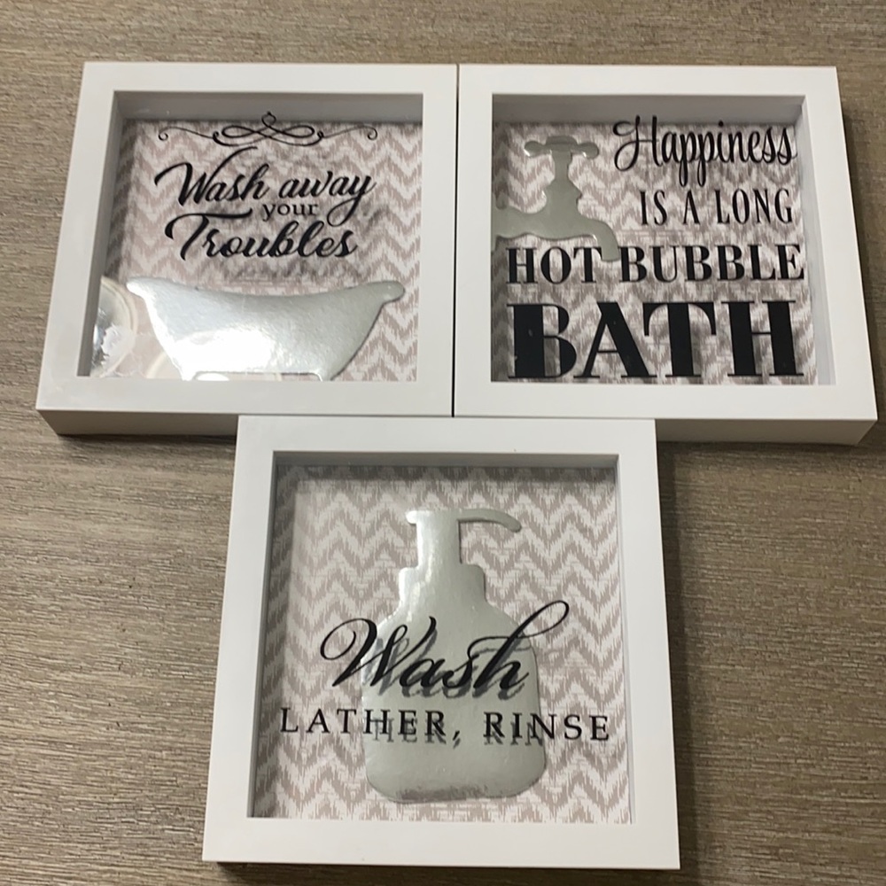 Plastic bathroom decor